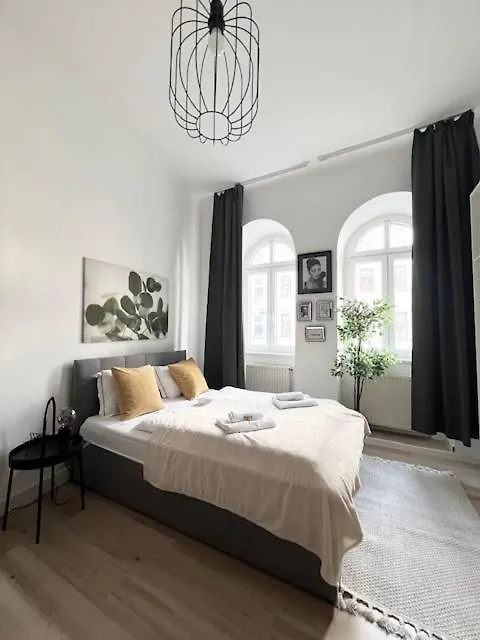 City&More! Feines Apartment Beim Kalvarienberg! Vienna 0*,